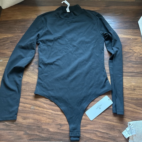 CRZ YOGA Black High-Neck Bodysuit - Picture 1 of 3